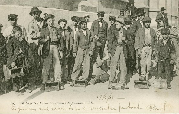 Marseille, "Les cireurs napolitains". Postcard.